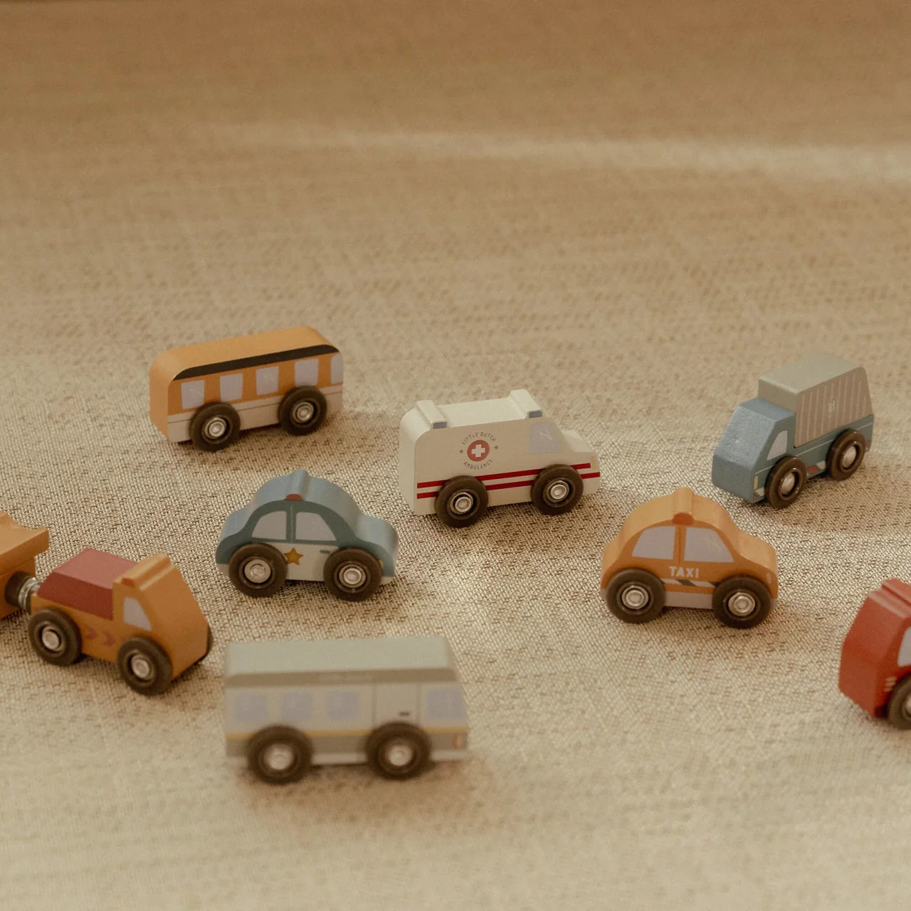 Set Di Veicoli In Legno Multicolore Little Dutch - immagine 7