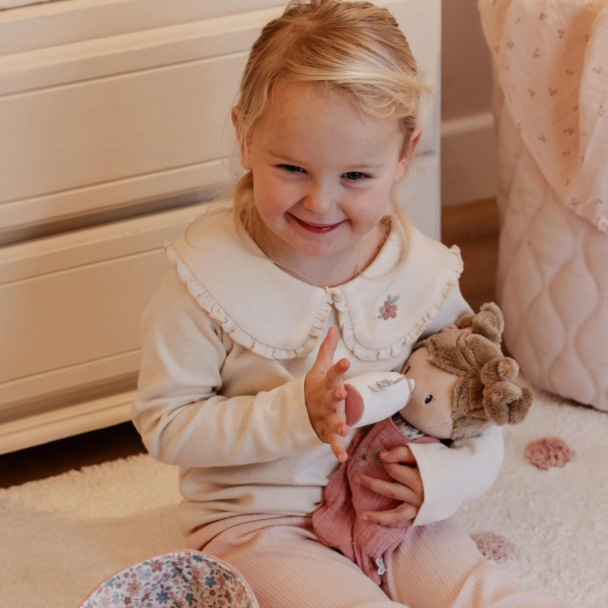 Bambola Baby Rosa con Culla e Accessori Little Dutch - immagine 4