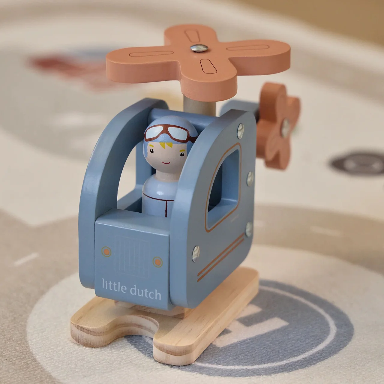 Elicottero Con Personaggio In Legno Little Dutch - immagine 7