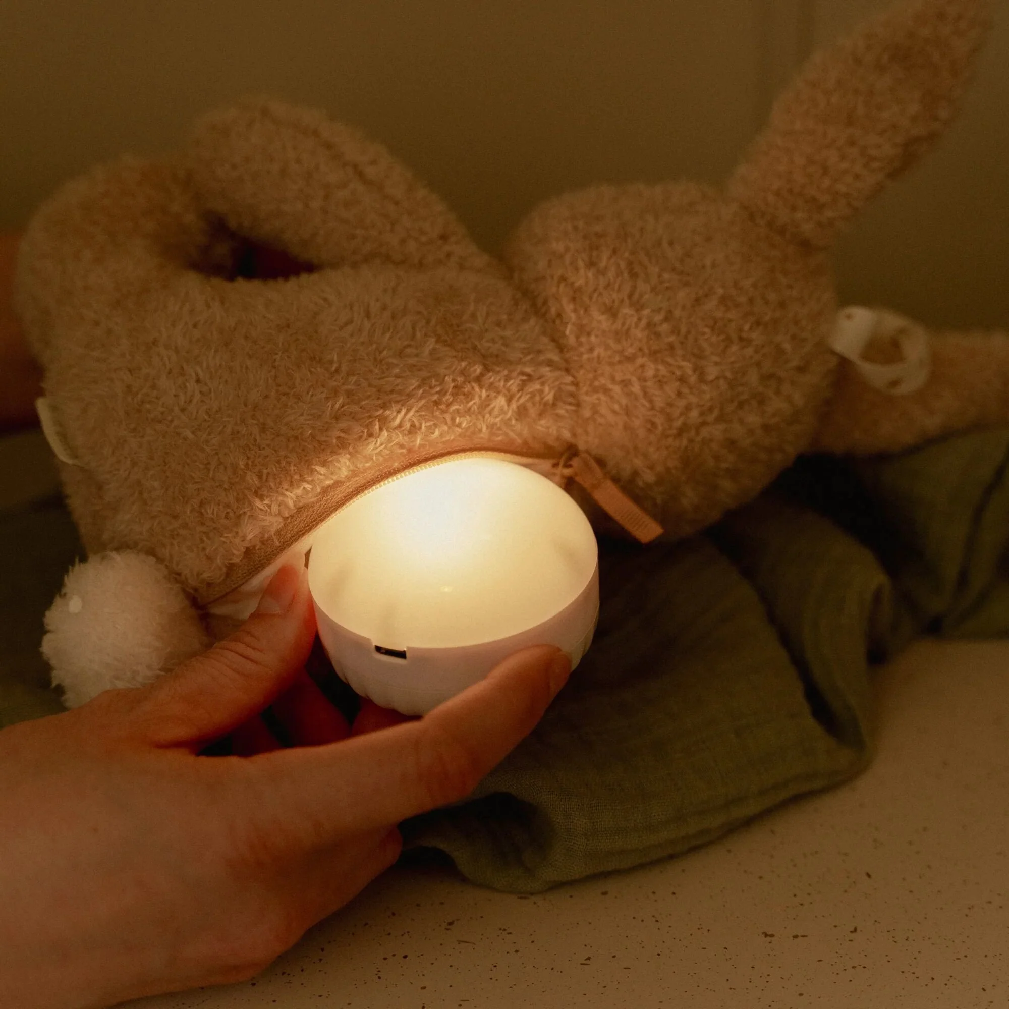 Peluche e luce notturna Little Dutch - Coniglio - immagine 3